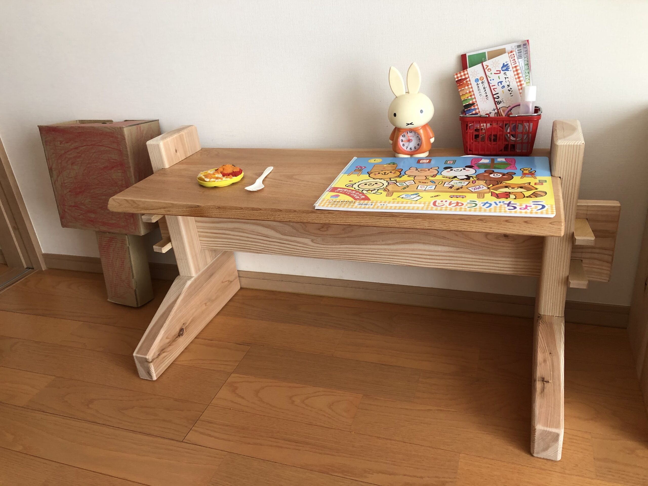 娘のための小さな机